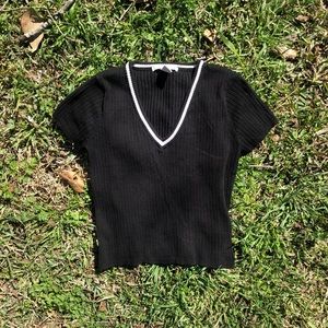 Black cropped v neck